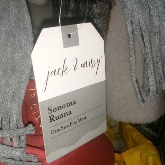 Shawl - Picture 2 of 3